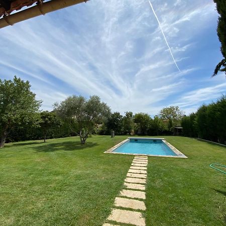 La Barben Studio En Provence Avec Piscine מראה חיצוני תמונה