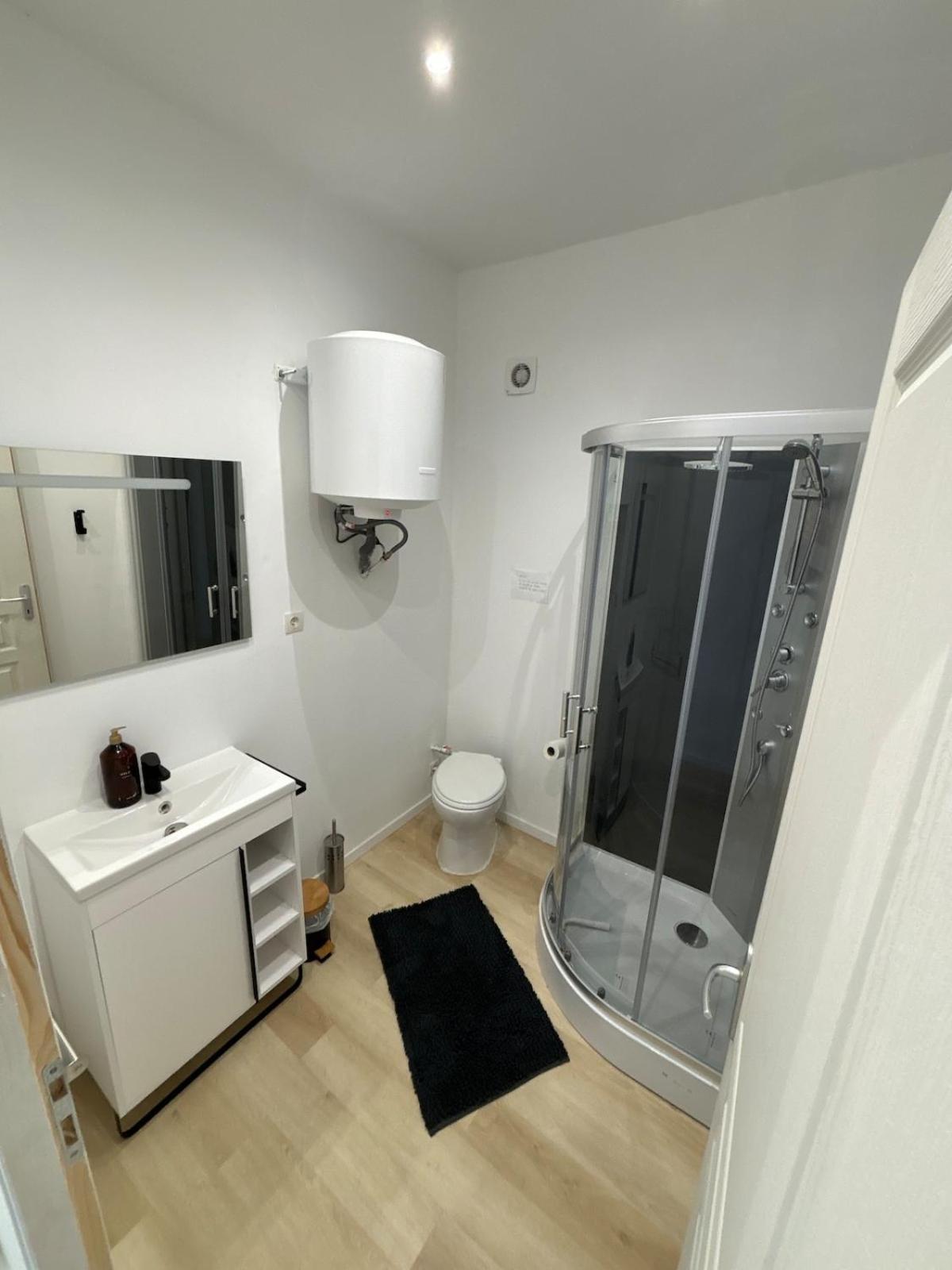 La Barben Studio En Provence Avec Piscine מראה חיצוני תמונה