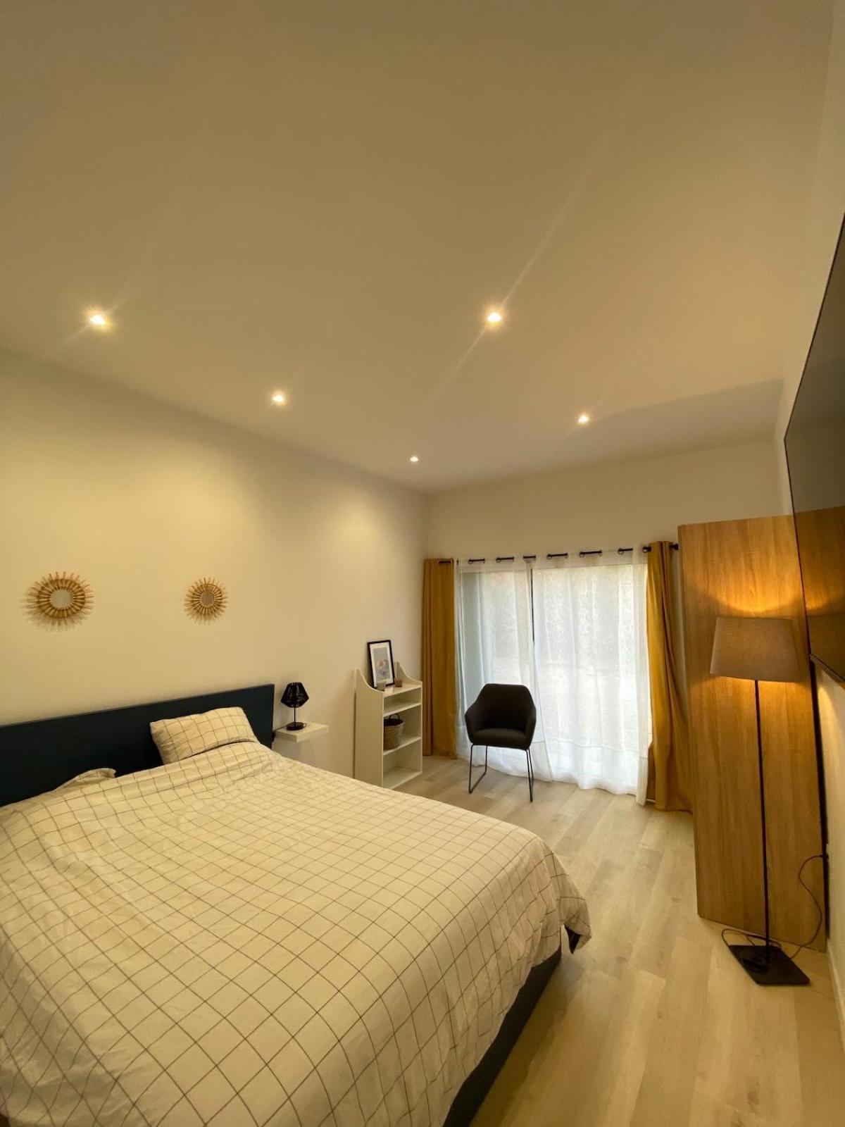 La Barben Studio En Provence Avec Piscine מראה חיצוני תמונה