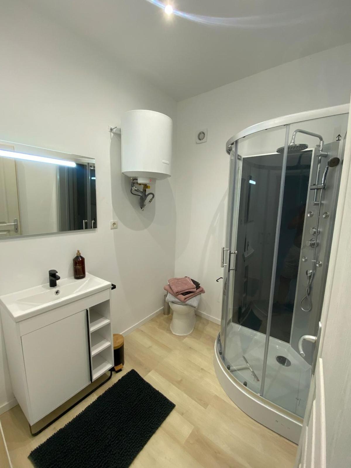 La Barben Studio En Provence Avec Piscine מראה חיצוני תמונה