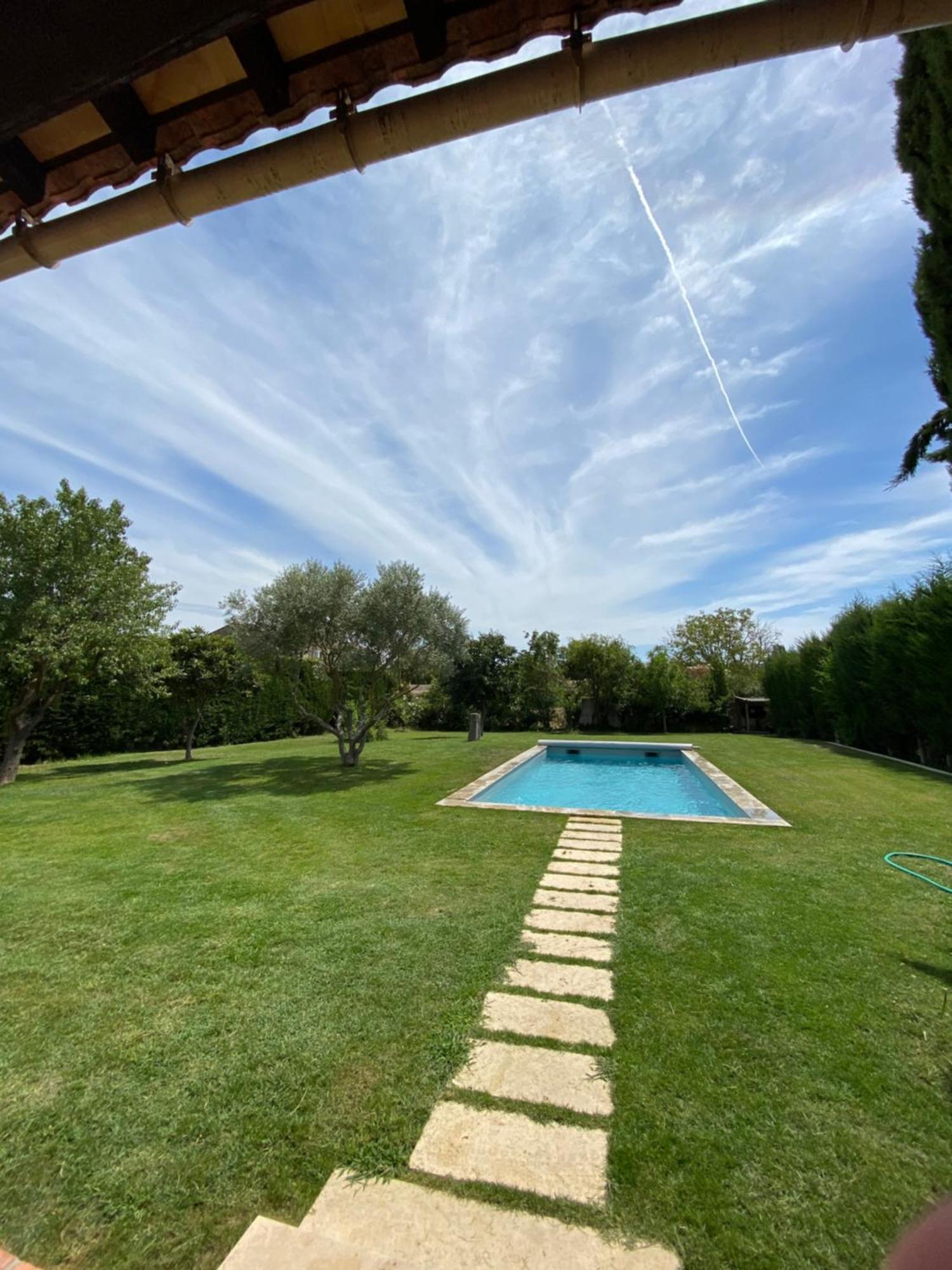 La Barben Studio En Provence Avec Piscine מראה חיצוני תמונה